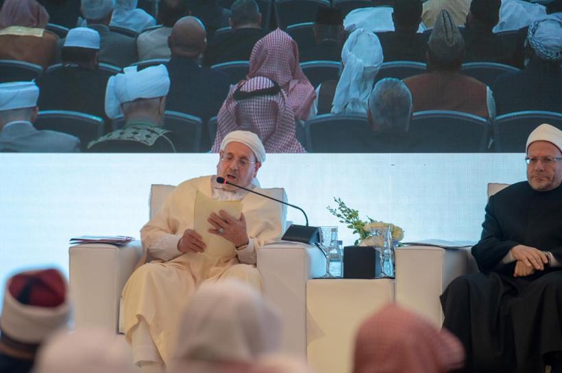 The President of the Algerian Supreme Islamic Council speaks at the conference.
