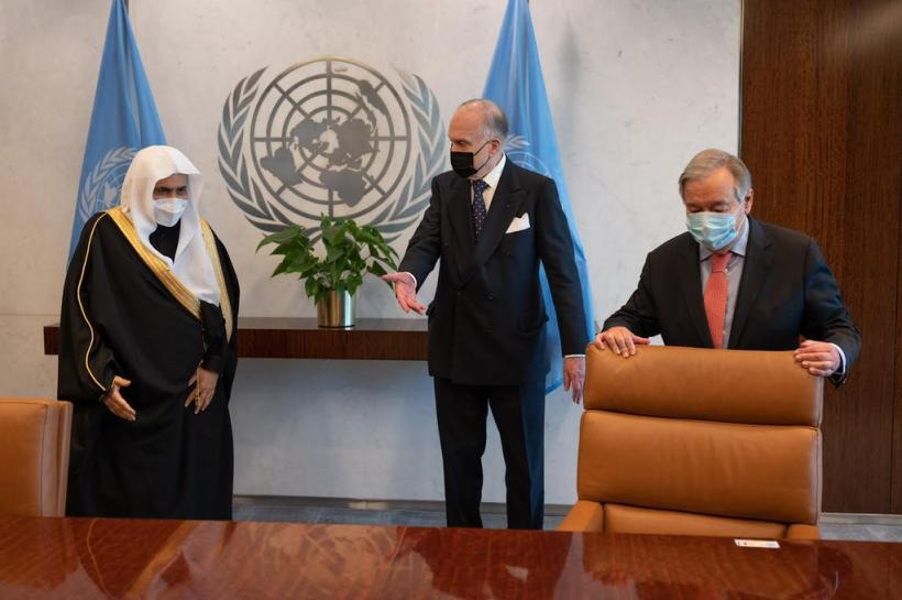 معالي الأمين العام لـ الأمم المتحدة‬⁩ مُرَحّباً بمعالي الأمين العام الشيخ د. محمد العيسى‬⁩ في مقر الأمم المتحدة بنيويورك