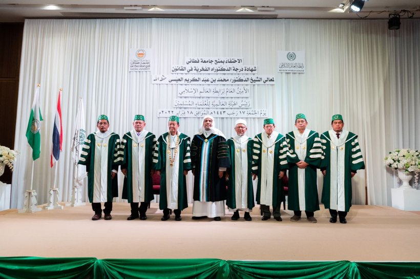 Pattani University in Thailand honors Dr. Al-Issa and grants him an honorary doctorate in recognition of his efforts in Islamic work
