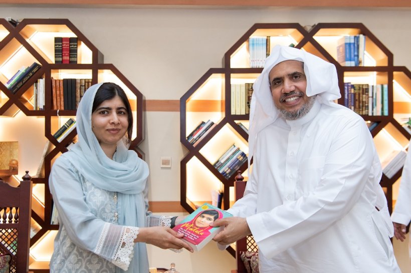 His Excellency Sheikh Dr. Mohammad Al-Issa meets with the youngest Nobel Prize laureate, Malala Yousafzai. 