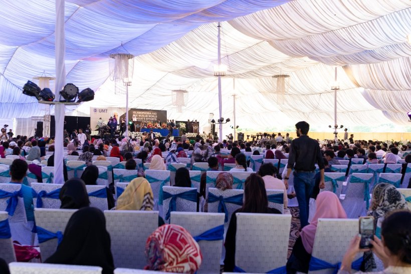 مُفتتِحاً ندوةَ جامعة لاهور للإدارة والتكنولوجيا حول"الإسلاموفوبيا"