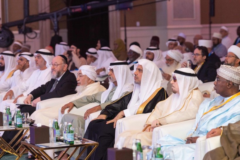 سیکرٹری جنرل اور چیئرمین مسلم علماء کونسل شیخ ڈاکٹر محمد العیسی نے ابوظہبی امن فورم کے نویں اجلاس کی افتتاحی تقریب میں بطور مہمان خصوصی شرکت کی