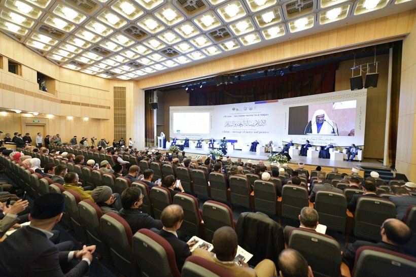 فضيلة الشيخ صالح مجييف مفتي جمهورية الشيشان متحدثاً في مؤتمر الرابطة بـ  موسكو
