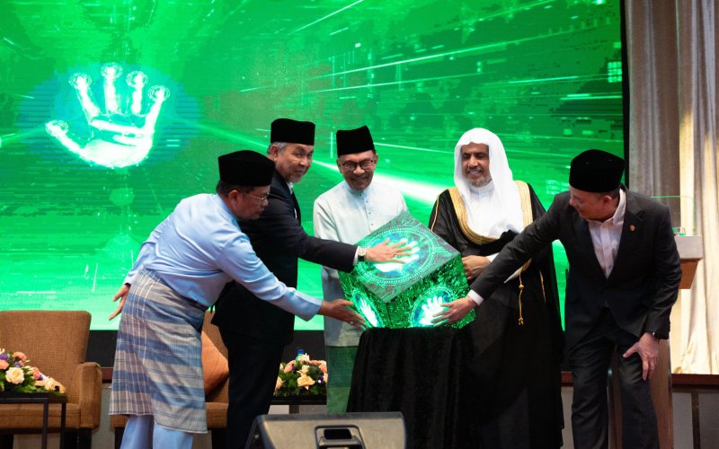 The Malaysian Prime Minister announces that this conference will serve as the Founding Conference for Fraternity and Cooperation among Religious Leaders