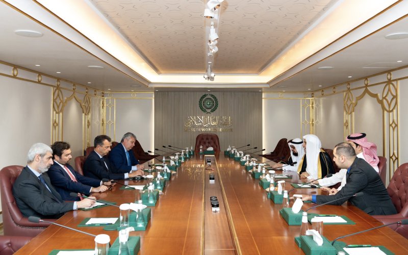 Cheikh Mohammed Al-Issa a reçu cet après-midi, à Riyad, une délégation de haut rang du Sénat et du Parlement italien, dirigée par le sénateur Marco Scurria.
