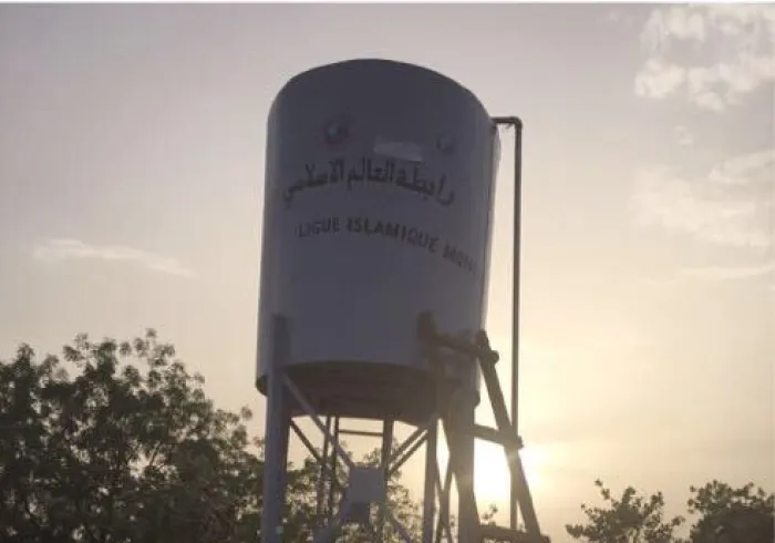 La LIM réalise des projets de bienfaisance en Afrique, parmi lesquels des puits avec système de panneaux solaires pour réduire les coûts.