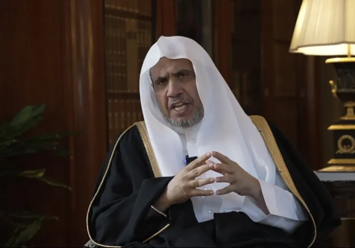 Di hadapan Yang Mulia Wakil Presiden RI, Mufti senior, ulama dan cendekiawan dari dalam dan luar Indonesia: