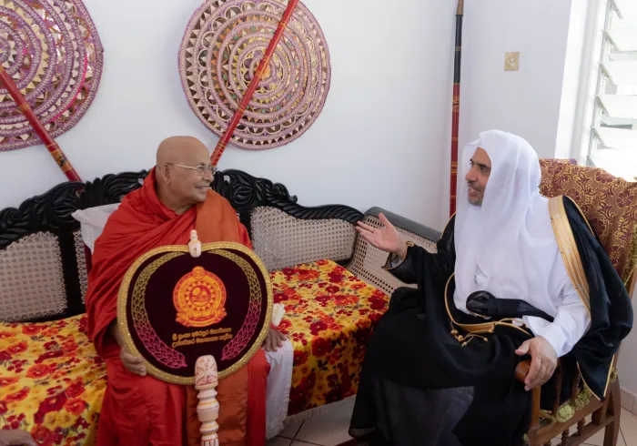 Le D.Mohammad Alissa a   rencontré (en marge du sommet « L’harmonie religieuse » organisé par la Ligue au Sri Lanka) un certain nombre de personnalités boudhistes du monde qui lui ont confirmé leur soutien.