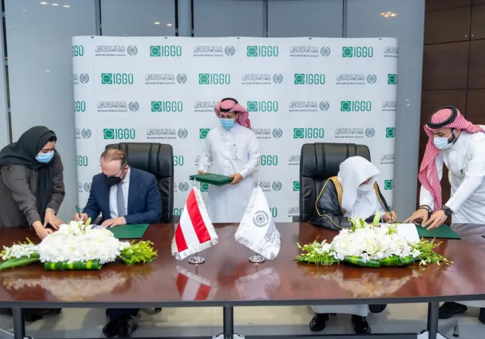 عزت مآب شیخ ڈاکٹر محمد العیسی نے ڈاکٹر امت فورال کے ساتھ تعاون کی یاد داشت پر دستخط کئے