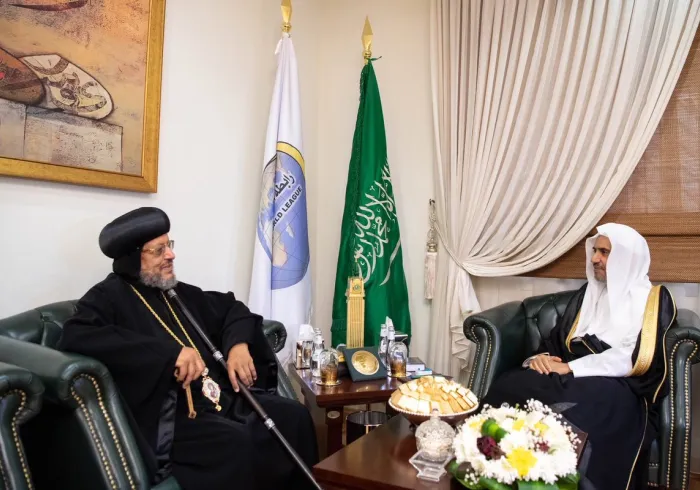 رابطہ عالم اسلامی کے سیکرٹری جنرل عزت مآب شیخ ڈاکٹر محمد العیسی نے  آرتھوڈکس قبطی عیسائی مذہبی پیشوا بشپ الانبا مارکوس سے ملاقات کی
