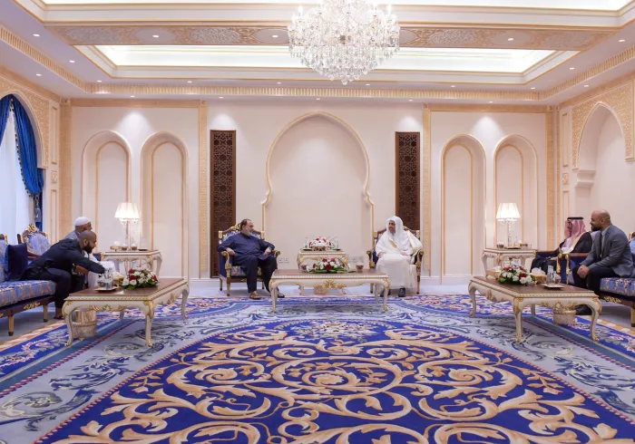 عزت مآب شیخ ڈاکٹر محمد العیسی نے رابطہ کے مکہ مکرمہ مرکزی دفتر میں وفاقی وزیر مملکت برائے سیفران سینیٹر محمد طلحہ محمود کا استقبال کیا