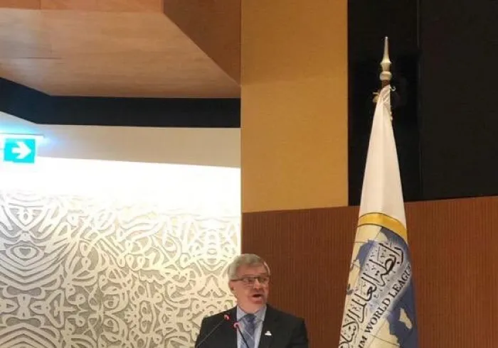 "Si les jeunes sont considérés comme moins que rien dans leur propre pays, ils voudront devenir  des héros ailleurs." K. Magne Bondevik, Premier ministre norvégien explique que la Marginalisation peut conduire à la Radicalisation d’où la nécessité d’avoir une société inclusive.