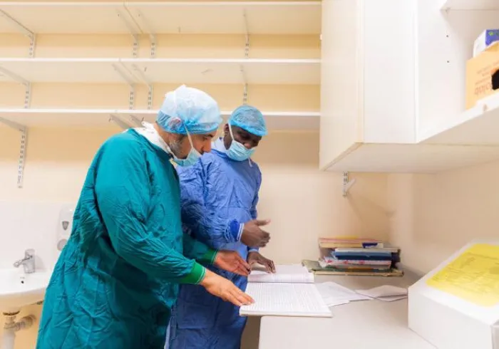 De l'Afrique Du Sud, au Sénégal au Ghana et au-delà, la LIM finance la chirurgie de la cataracte. Cette opération change la vie de milliers de personnes. La santé est un axe majeur des actions humanitaires de la LIM. 