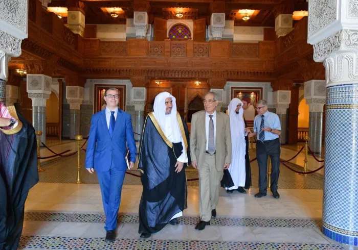 Le SG de la LIM Cheikh D.Mohamed Al Issa visite La Maison du Hadith Elhassania à Rabat et rencontre son directeur Ahmed Elkhamlichi avec qui, il a traité de sujets scientifiques , idéologiques, de la façon d’échanger et de s’entraider.