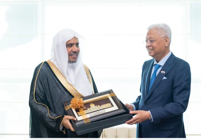 استقبل دولة رئيس وزراء ماليزيا، داتو سري إسماعيل صبري بن يعقوب، في العاصمة كوالالمبور، معالي الأمين العام الشيخ د. محمد العيسى‬⁩