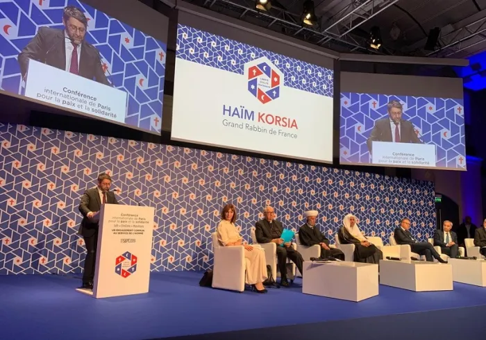 En 2017, S.E. le Dr Mohammad Alissa a visité la Grande Synagoguede Paris en compagnie du grand-rabbin de France  Haim Korsia . M. Korsia rappelle aujourd'hui un célèbre passage de la Torah, Isaïe 56:7 : "Ma maison sera une maison de prière pour tous les p