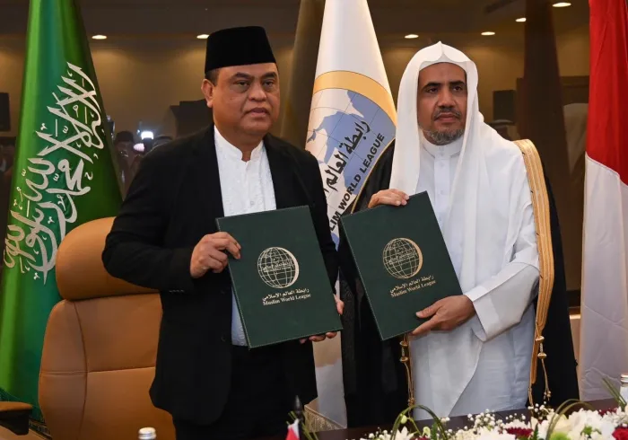 Le Gouvernement indonésien demande à la Ligue Islamique Mondiale de créer « un musée sur la vie du Prophète et la civilisation islamique ». L’accord a été signé à Jeddah entre le D.Mohammad Alissa et le Ministre indonésien des affaires civiles.