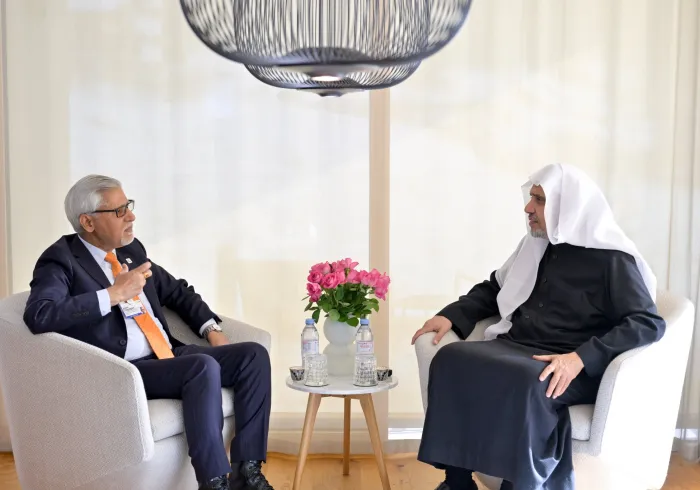 El Secretario General, Sheij Mohammed Al-Issa se reunió, en su residencia, con el Secretario General de la Federación Internacional de Sociedades de la Cruz Roja y de la Media Luna Roja, el Sr. Jagan Chapagain