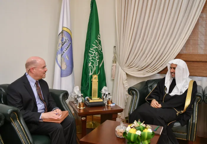 Le SG rencontrant à Ryadh le Directeur des programmes d’Etudes militaires et de la sécurité à Washington pour la politique du Proche Orient