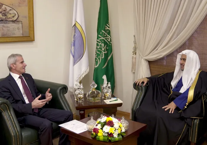 ‏التقى معالي الشيخ د.⁧‫محمدالعيسى‬⁩ سعادة سفير ألبانيا‬⁩ لدى المملكة، ونوّه السفير بجهود معاليه في معالجة الإسلاموفوبيا بالأسلوب العميق والحكيم