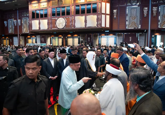 La conferencia internacional de líderes religiosos tiene como tema principal "Promover la armonía entre los seguidores de las religiones"