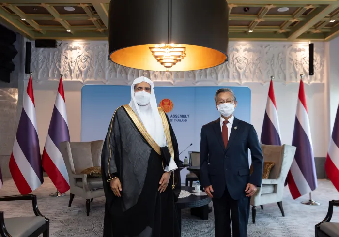 تھائی لینڈ پارلیمنٹ کے حالیہ اسپیکر وسابق وزیر اعظم جناب چوان لیکپائی نے ڈاکٹر محمد العیسی کاپارلیمنٹ ہاؤس میں استقبال کیا۔