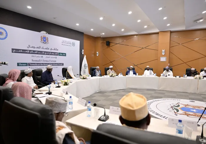 أمينُ عامّ رابطة العالم الإسلامي يلتقي كبار العلماء في الصومال