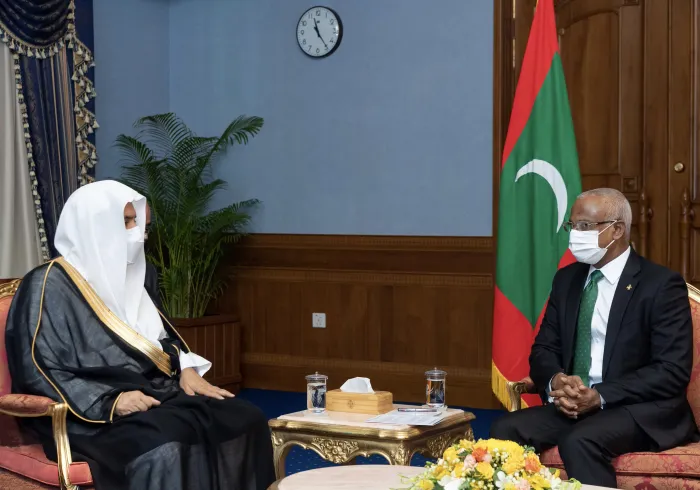 جمہوریہ ‫مالدیپ‬ کے محترم صدر جناب ابراہیم صالح نے دار الحکومت “مالے” کے صدارتی محل میں عزت مآب شیخ ڈاکٹر ‫محمد العیسی‬ کا استقبال کیا