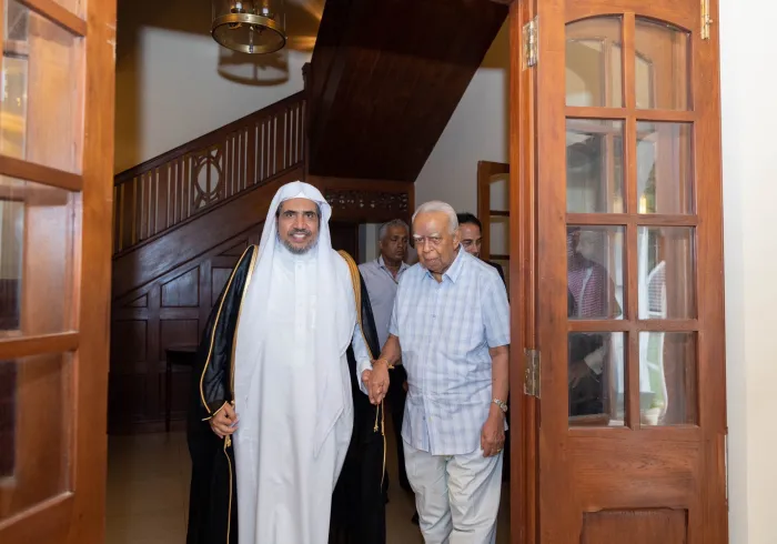 اجتمع معالي أمين عام ⁧رابطة العالم الإسلامي⁩ بزعيم التحالف الوطني للتاميل السيد رثمبان الذي أبدى تقديره لجهود معالي الشيخ د.⁧محمد العيسى⁩