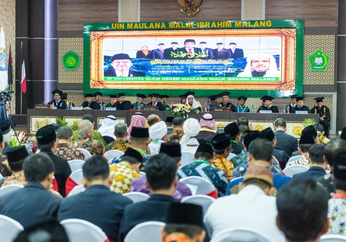 MohammadAlissa a tenu une allocation à l’université indonésienne «Maulana Malik Ibrahima»  devant le corps enseignant et les étudiants.