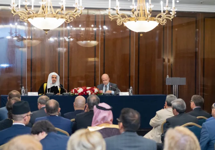 روسی صدارتی، ڈوما اور کانگریس کے نمائندوں،  سفارتی ارکان، اور  ان کے ہمراہ  سینئر تعلیمی ماہرین اور مذہبی رہنماؤں کی موجودگی میں شیخ ڈاکٹر محمد العیسی کو اعزازی ڈاکٹریٹ کی ڈگری سے نوازا گیا۔