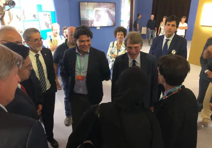 عبّر عن اعتزازه بصداقة معالي الشيخ د ⁧محمد العيسى⁩ .. رئيس ⁧البرلمان الأوروبي⁩ السيد دافيد صاسولي يزور جناح رابطة العالم الإسلامي⁩ في ⁧منتدى ريمني⁩ العالمي