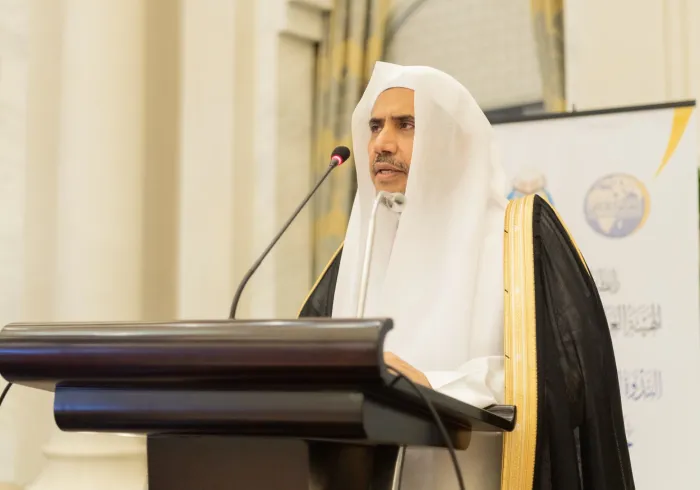 ‏معالي الشيخ د. ⁧‫محمد العيسى‬⁩ في افتتاح ندوة "خدمة الوحيين": (نتعبد الله تعالى بخدمة الكتاب والسنة، وسبيلنا لذلك التَّعَلُّم والتعليم والعمل والبذل مع الاجتهاد والمُتابعة والتقويم)