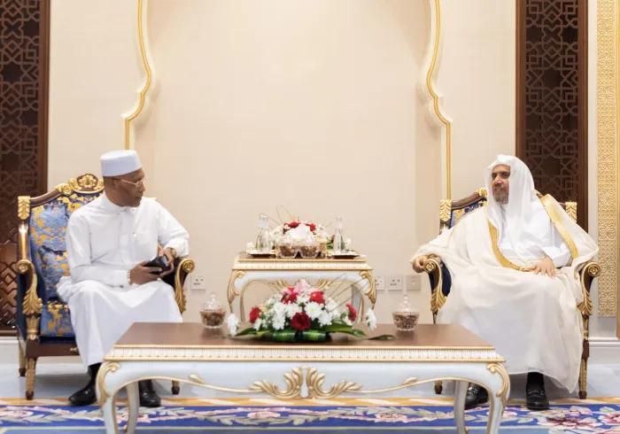 ڈاکٹر محمد العيسى نے  مکہ مکرمہ میں رابطہ کے مرکزی دفتر میں وزیر مذہبی امور،ملائیشیا ڈاکٹر ادریس بن احمد کا استقبال کیا۔ ملاقات میں متعدد اسلامی امور پرتبادلۂ خیال ہوا۔وزیرموصوف نے شریعت کی جامعیت کا تذکرہ کیا جو ڈاکٹر العیسی کے امسال خطبۂ حج میں ابھر کر سامنے آئے۔   