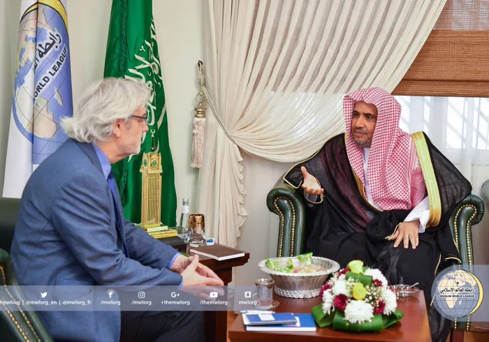 Le responsable de la section politique du Journal allemand  Francfort, l’écrivain M. Rainer Herman  interviewant SG de la LIM