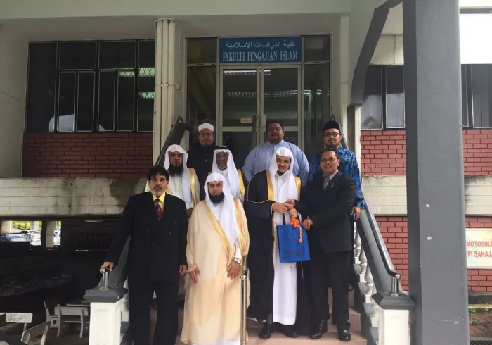 وفدُ رابطة العالم الإسلامي في زيارةٍ للجامعة الوطنية بماليزيا