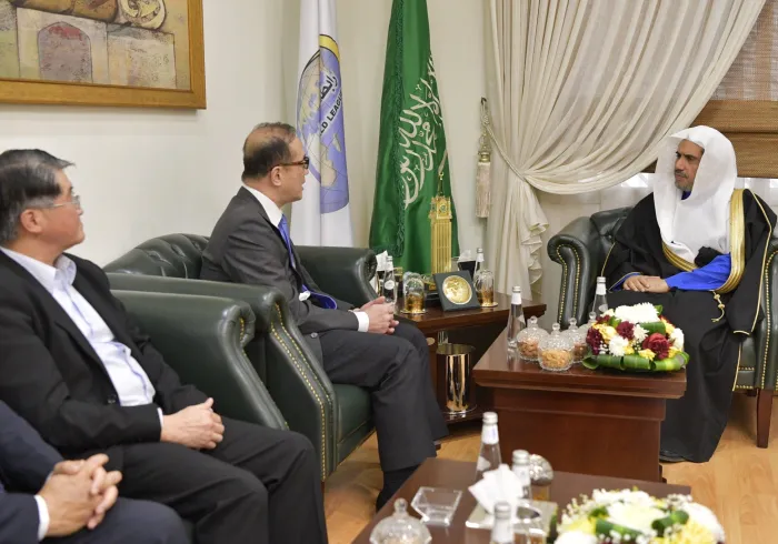 Le SG de la Ligue Islamique Mondiale cheikh D. Mohammad Alissa a reçu le représentant économique et culturel de Taipei au Royaume d’Arabie Saoudite avec sa 