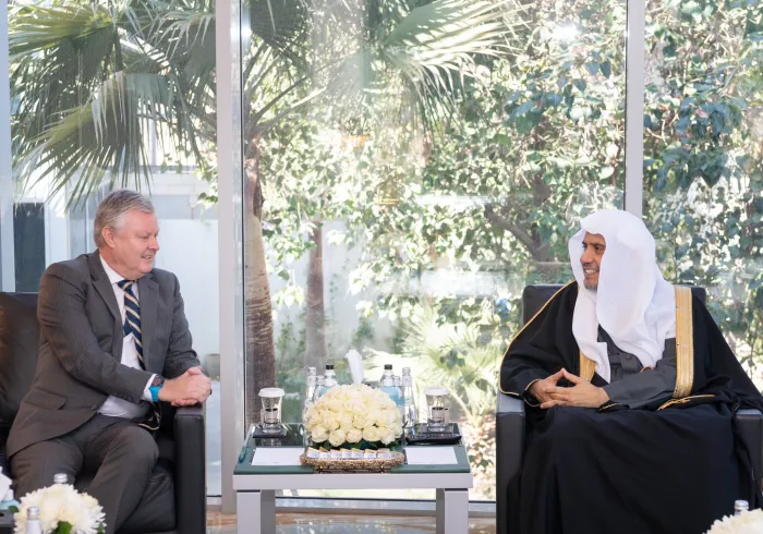 Sekjen LMD, Ketua Asosiasi Ulama Muslim, Syekh Dr.Mhmd Alissa menerima Direktur Eksekutif Organisasi Pengendalian Hepatitis Tn. Finn Jarle Rude, di kantornya di Riyadh.