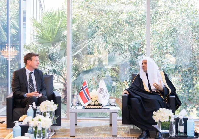 Mohammad Alissa a reçu Thomas Led Bull Ambassadeur de Norvège auprès du Royaume d’Arabie Saoudite qui l’a félicité pour le prix Bridge Building.