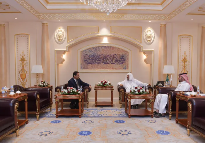 سیکرٹری جنرل ڈاکٹر محمد العيسى  نے رابطہ کے مکہ مکرمہ مرکزی دفتر میں جمہوریہ مصر کے سپریم کونسل برائے میڈیا ریگولیشن کےصدر کرم جبر کا استقبال کیا۔