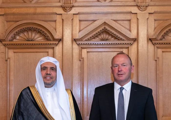 سوئس وفاقی پارلیمنٹ کے اسپیکر جناب آندریاس ایبی نے پارلیمنٹ کے صدر مقام برن میں عزت مآب شیخ ڈاکٹر محمد العیسی کا استقبال کیا