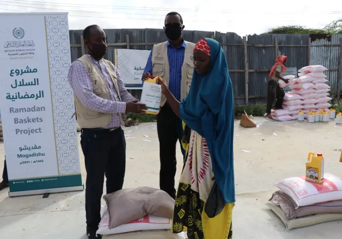 La distribution de paniers alimentaires de la LIM pendant le mois de Ramadan vise à soutenir le plus grand nombre de familles