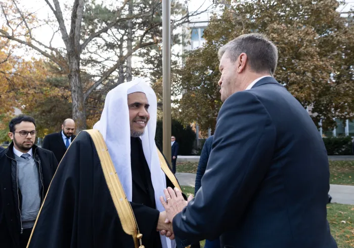 Le Doyen de l’université de Utah Kevin Orsen a reçu le D.Mohammad Alissa (qui compte près de 35 000 étudiants) qu’il considère comme l’une des personnalités les plus actives au monde dans l’établissement des relations entre les adeptes des religions et des cultures.