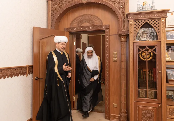 Le D.Mohammad Alissa a rencontré le Président du Conseil du Mufti de Russie cheikh Rawaï Rainedine qui a déclaré que la direction de la Oumma par le Royaume d’Arabie Saoudite est un mérite divin dont les peuples musulmans sont fiers de sa gestion de leurs causes et besoins.