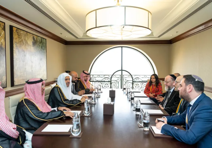 En marge du Forum d’Abu Dhabi pour la paix:  Mohammad Alissa rencontre le grand rabbin du Royaume-Uni et du Commonwealth