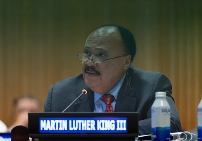 Kutipan dari pidato Yang Mulia Tn. Martin Luther King III, Putra pemimpin hak-hak sipil Amerika Martin Luther King, pembela hak asasi manusia Amerika dan aktivis komunitas, pada peluncuran inisiatif "Membangun Jembatan Pemahaman & Perdamaian antara Timur & Barat", dari Markas Besar PBB di New York: