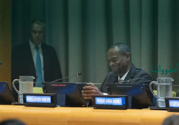 گزیده ای از سخنان آقای آرتور اس.  ویلسون، مشاور ویژه مطالعه ادیان بین فرهنگی در سازمان ملل، در طی مراسم آغازین راه اندازی طرح سازمان همبستگی جهان اسلام در راستای "ایجاد پل های تفاهم و صلح میان شرق و غرب" از مقر سازمان ملل در نیویورک: