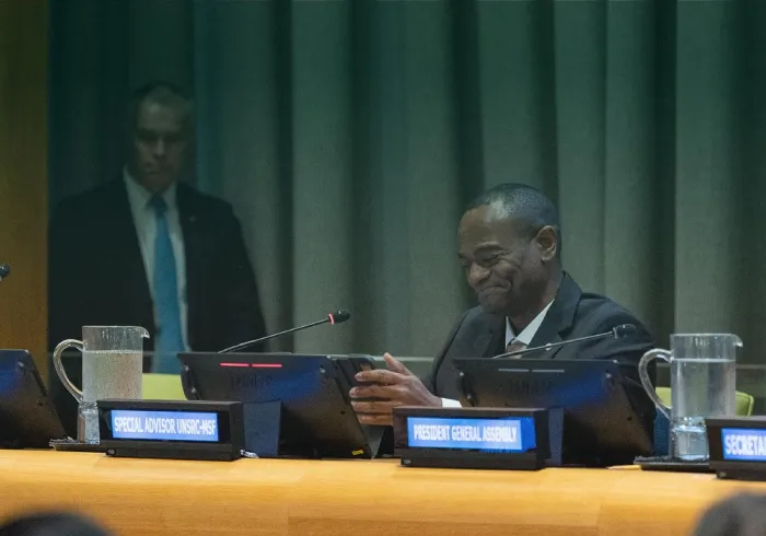 ‏مقتطفات من كلمة  ‏السيد آرثر س. ويلسون، المستشار الخاص لدراسة الأديان متعددة الثقافات في الأمم المتحدة، لدى إطلاق مبادرة ⁧‫رابطة العالم الإسلامي‬⁩ لـ "بناء جسور التفاهم والسلام بين الشرق والغرب" من مقر الأمم المتحدة بنيويورك: