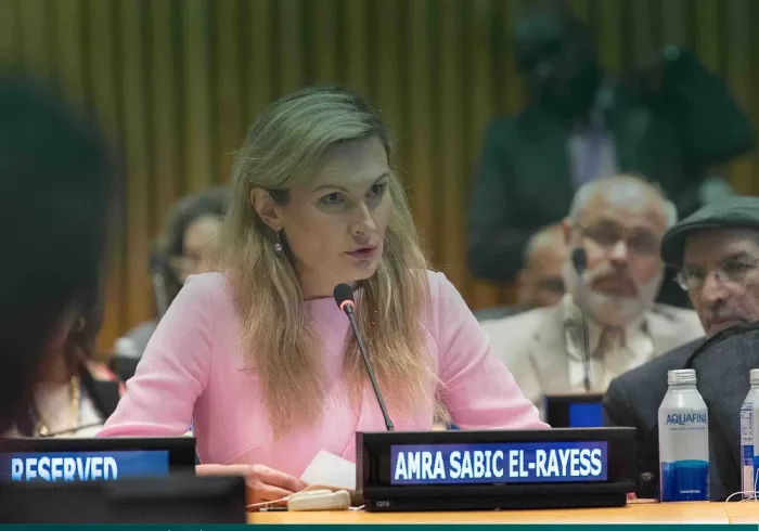 Extraits du discours de Amra  Sabic El-Rayess lors du lancement de l’initiative de la Ligue islamique mondiale pour “construire des ponts de compréhension et de paix entre l’Orient et l’Occident “ depuis le siège des Nations Unies à New York :