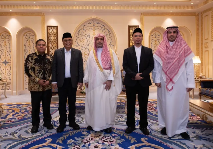 Le Secrétaire général de la Ligue reçoit le Ministre Shafereddine Campo, le responsable des bureaux des mosquées d’Indonésie